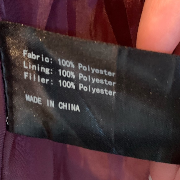 BRAND NEW! Women's small winter coat. Burgundy color. Fur trim hood removable - Picture 5 of 5